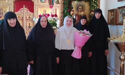 Настоятельницу монастыря игумению Нику сестры поздравили с 10-летним юбилеем игуменского послушания